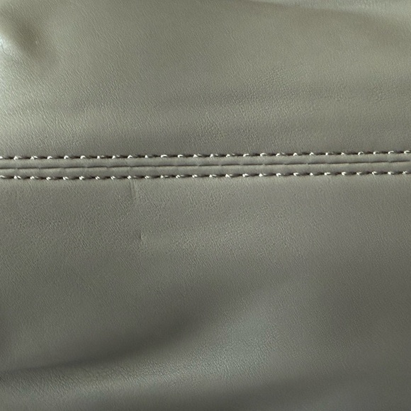 🖤 Badgley Mischka Gray Slouchy Shoulder Bag Soft Faux Leather Chain Strap NWT - Picture 6 of 13